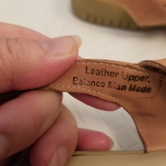 Soft Spots 100% Leather Sandals Size 7W Tan See Photos - Picture 8 of 9